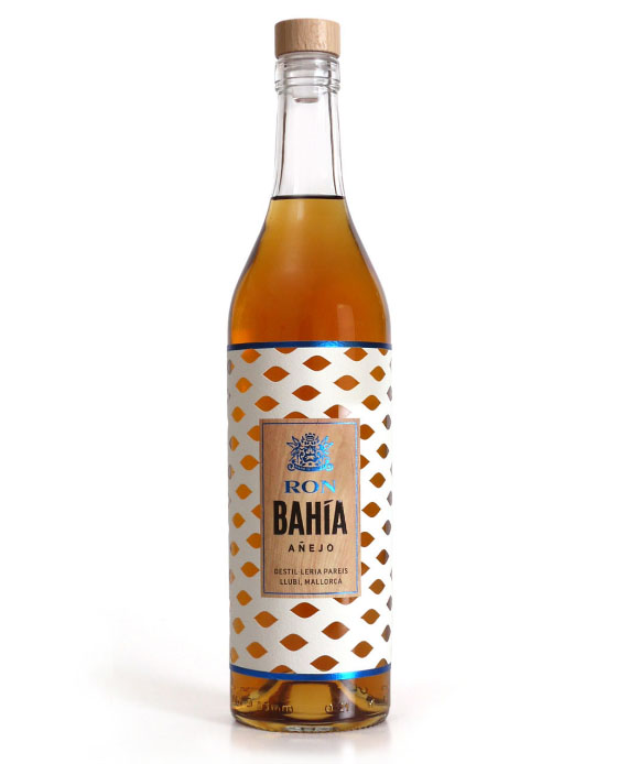 bahia-ron-bebida-tipica-mallorca-typical-best-artisan-rum-mallorca-ron-artesano-typischer-rum-mallorca-distillery-rhum