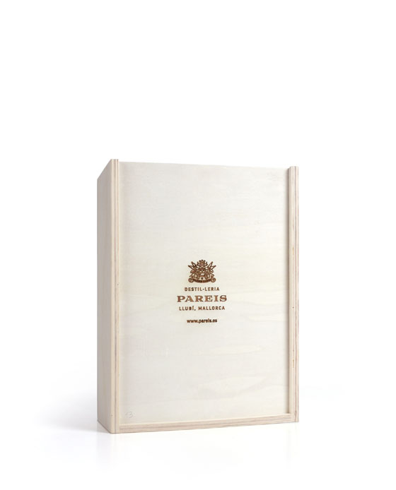 typical-gift-mallorca-typisches-Geschenk-Mallorca-Holzkiste-kleine-Gin-flaschen-wooden-box-gin-bottles-destileria-pareis