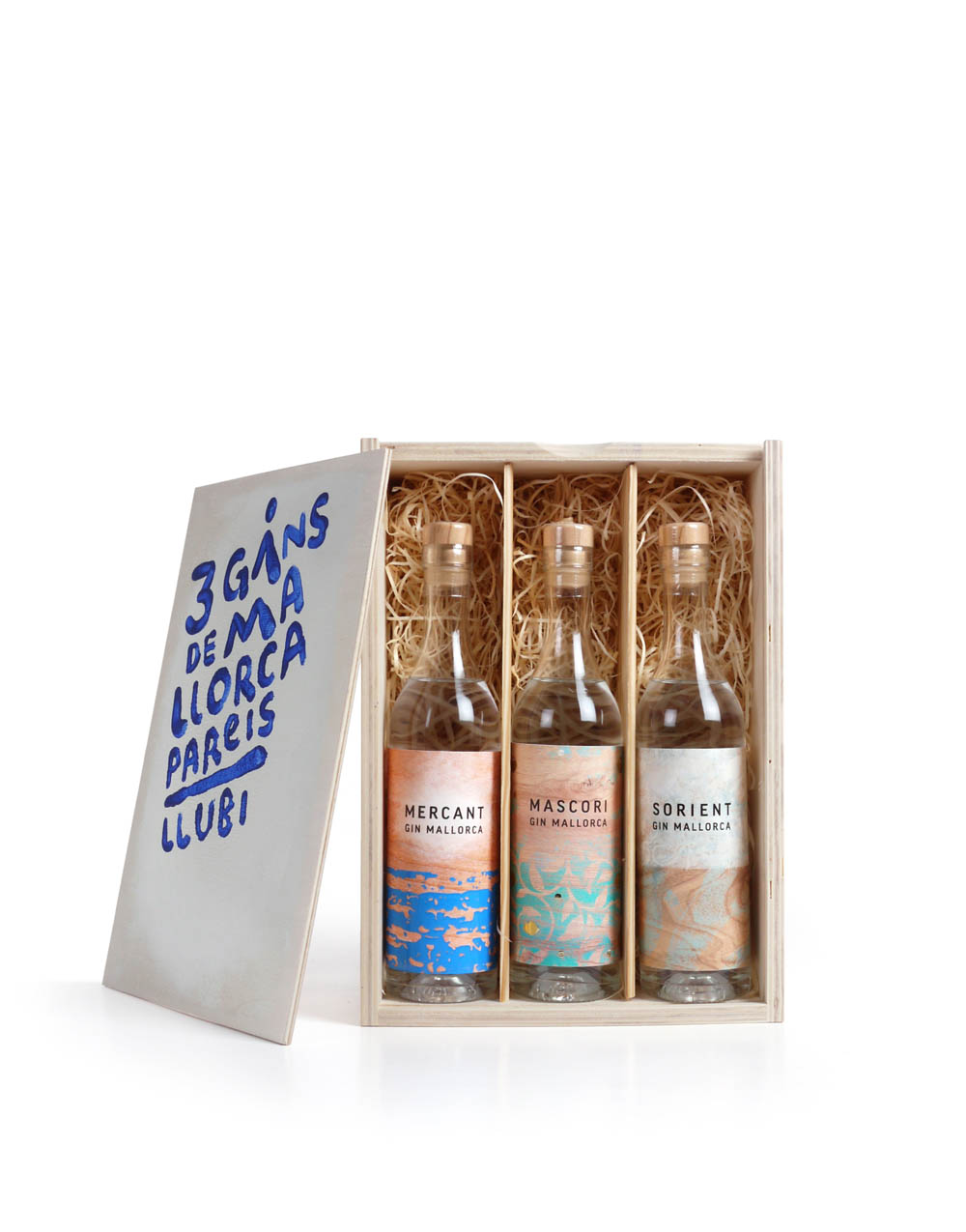 typisches-Geschenk-Mallorca-typical-gift-mallorca-Holzkiste-kleine-Gin-flaschen-wooden-box-small-gin-bottles-destileria-pareis